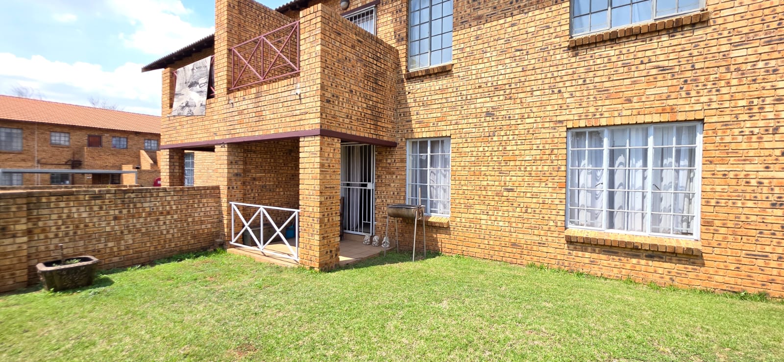 Charming Ground-Floor 2-Bedroom Unit