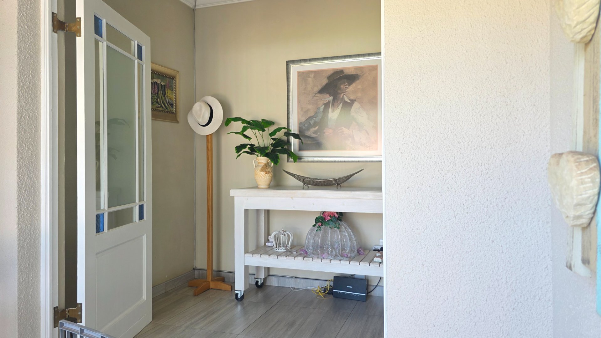 FRONT DOOR ENTRANCE HALL