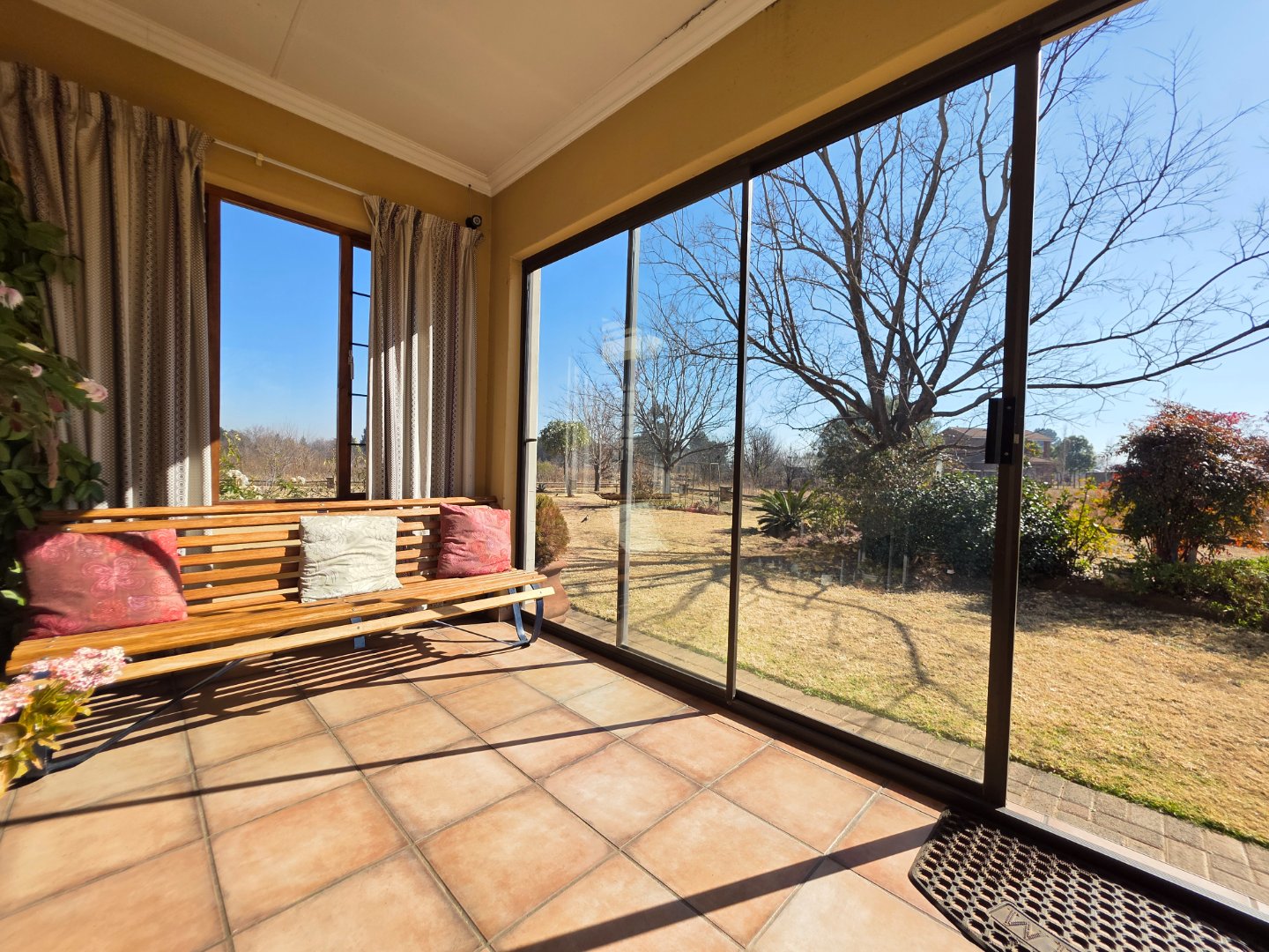 SUNNY VERANDA HOUSE 2