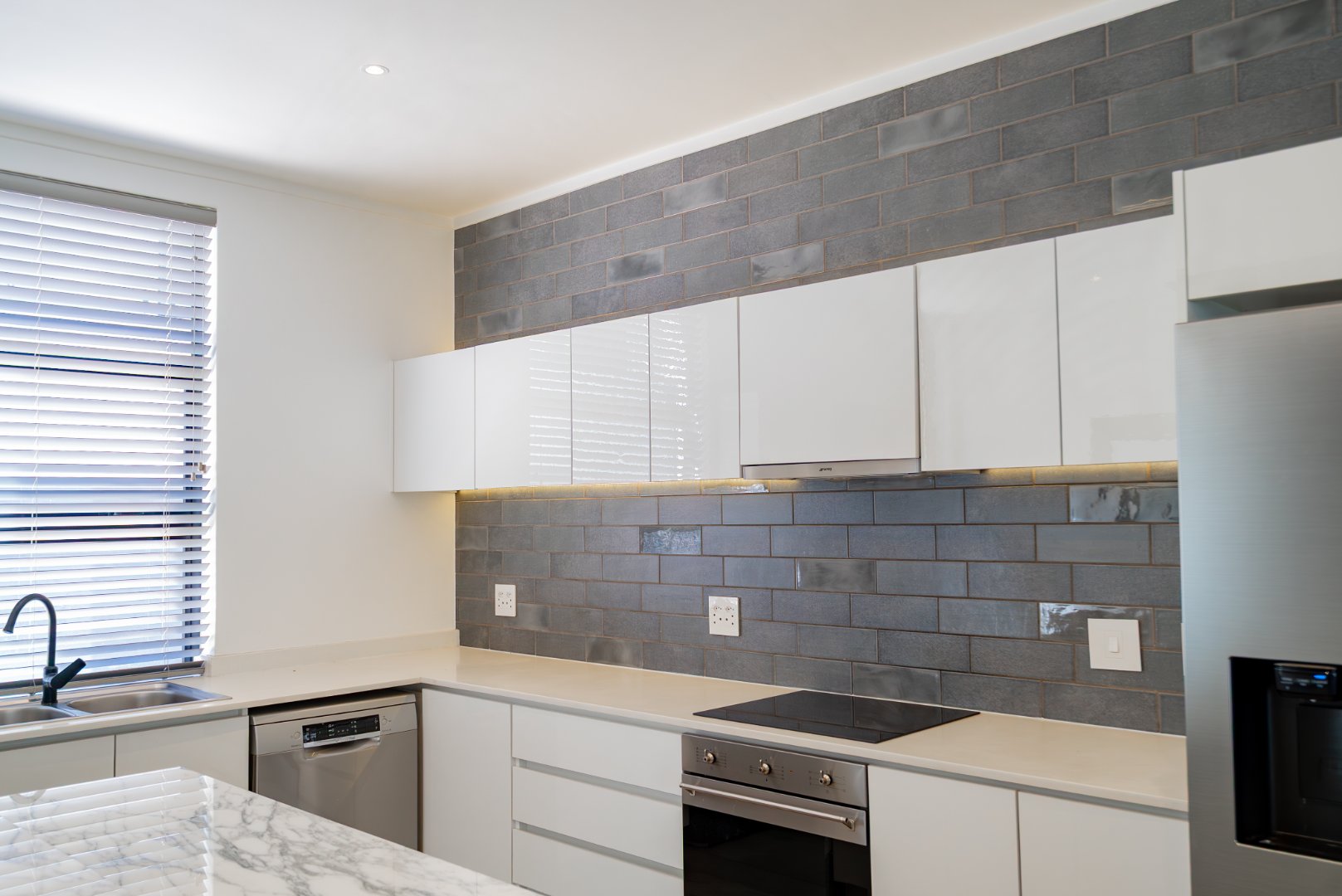 Modern 3 Bed Hyde Park Townhouse with Solar, PJ Lounge & Double Garage