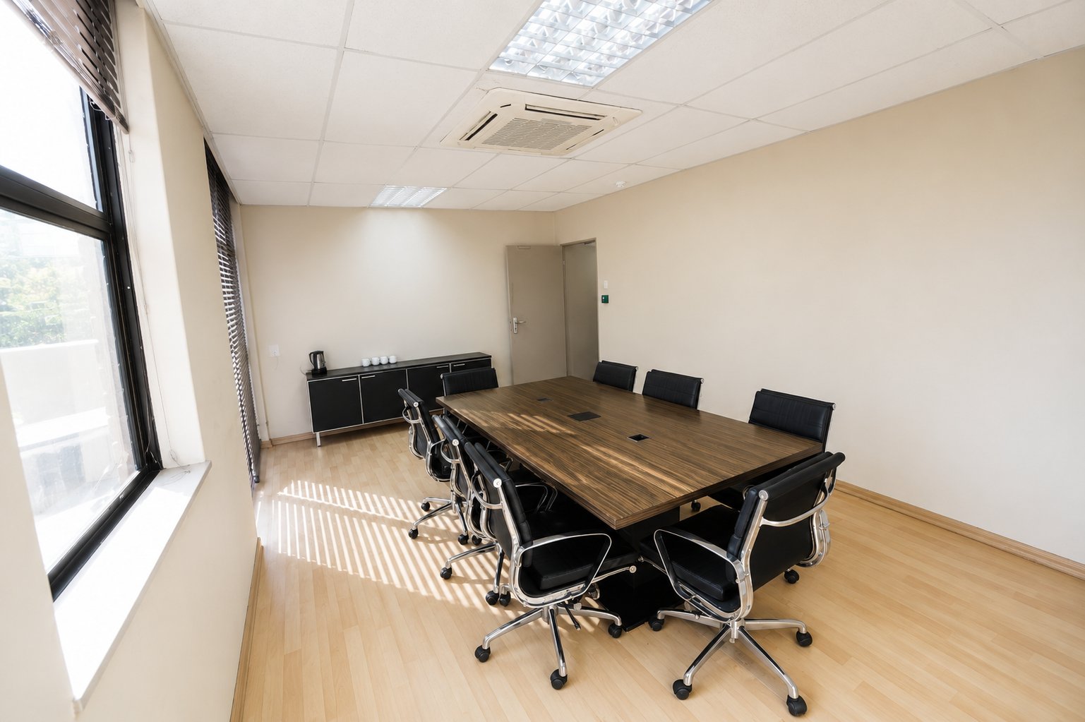 949 m² Second Floor Office To Let at 26 Wellington Road | Parktown | Premium Large-Scale Workspace photo 10