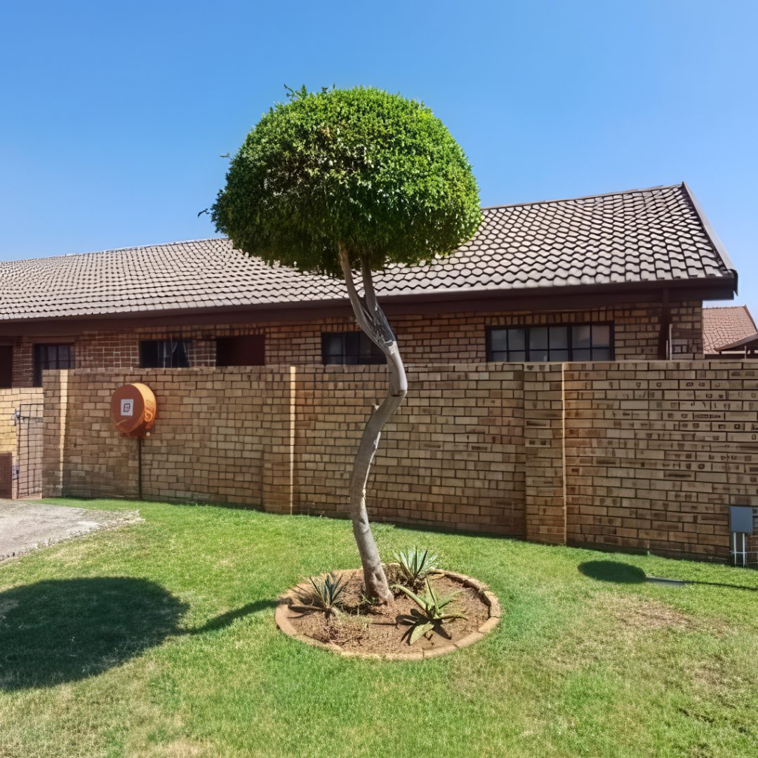 TWO BEDROOM,ONE FULL BATHROOM TOWNHOUSE WITH AN ENCLOSED GARAGE 