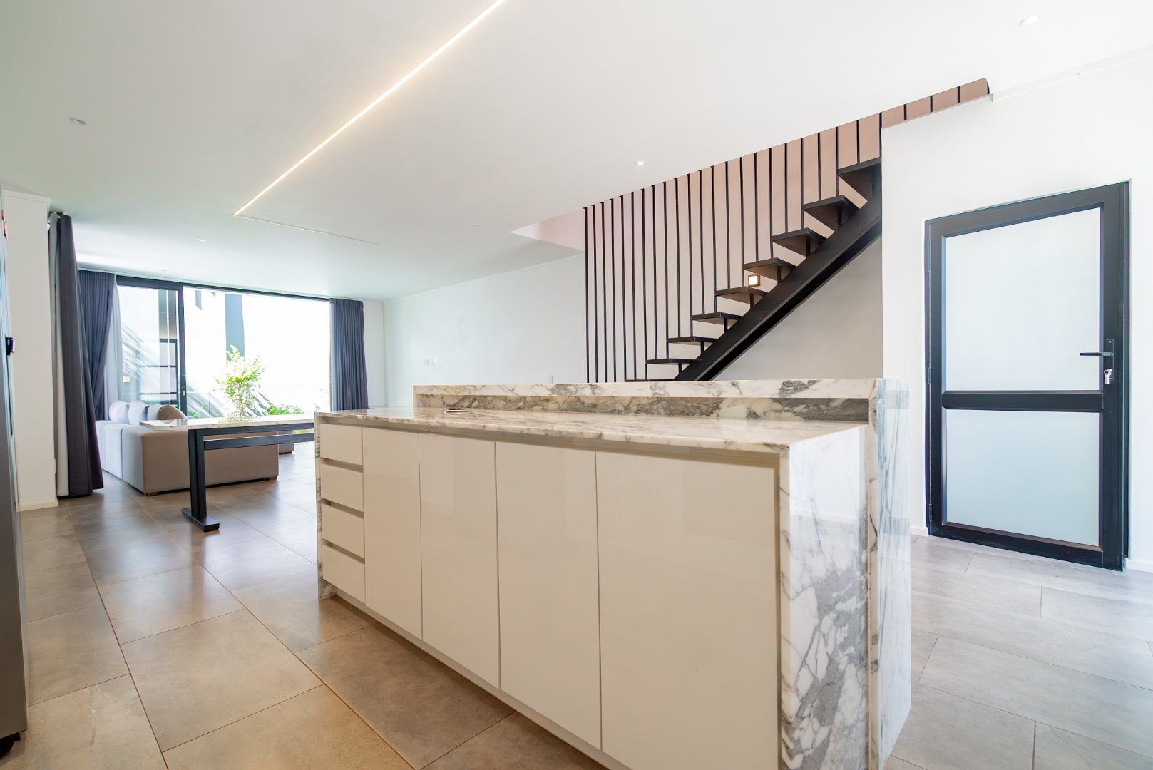 Modern 3 Bed Hyde Park Townhouse with Solar, PJ Lounge & Double Garage