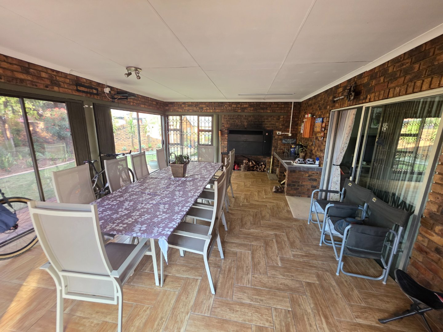 ENCLOSED ENTERTAINMENT AREA