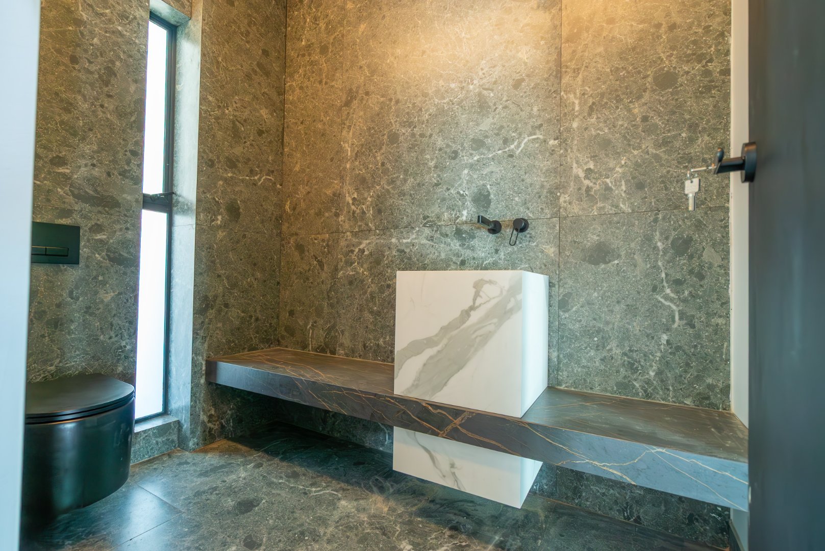 Ultra Exclusive Hyde Park Cluster Living Move In Ready Luxury Residence