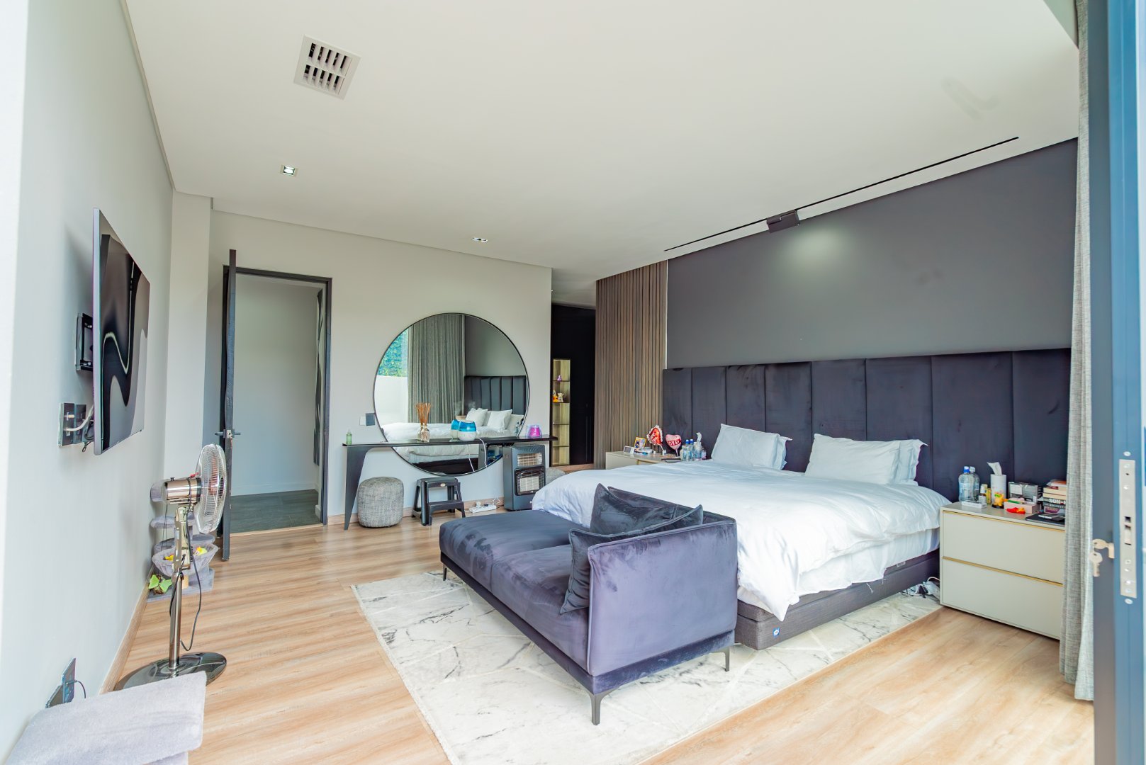 Luxury Cluster Living in an Elite Boomed Enclosure
