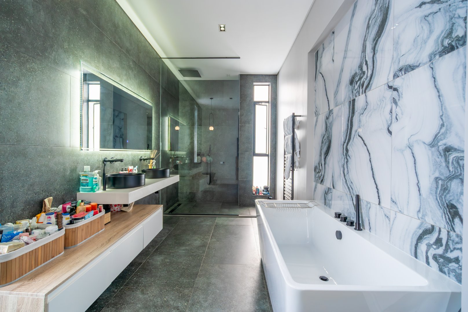 Luxury Cluster Living in an Elite Boomed Enclosure