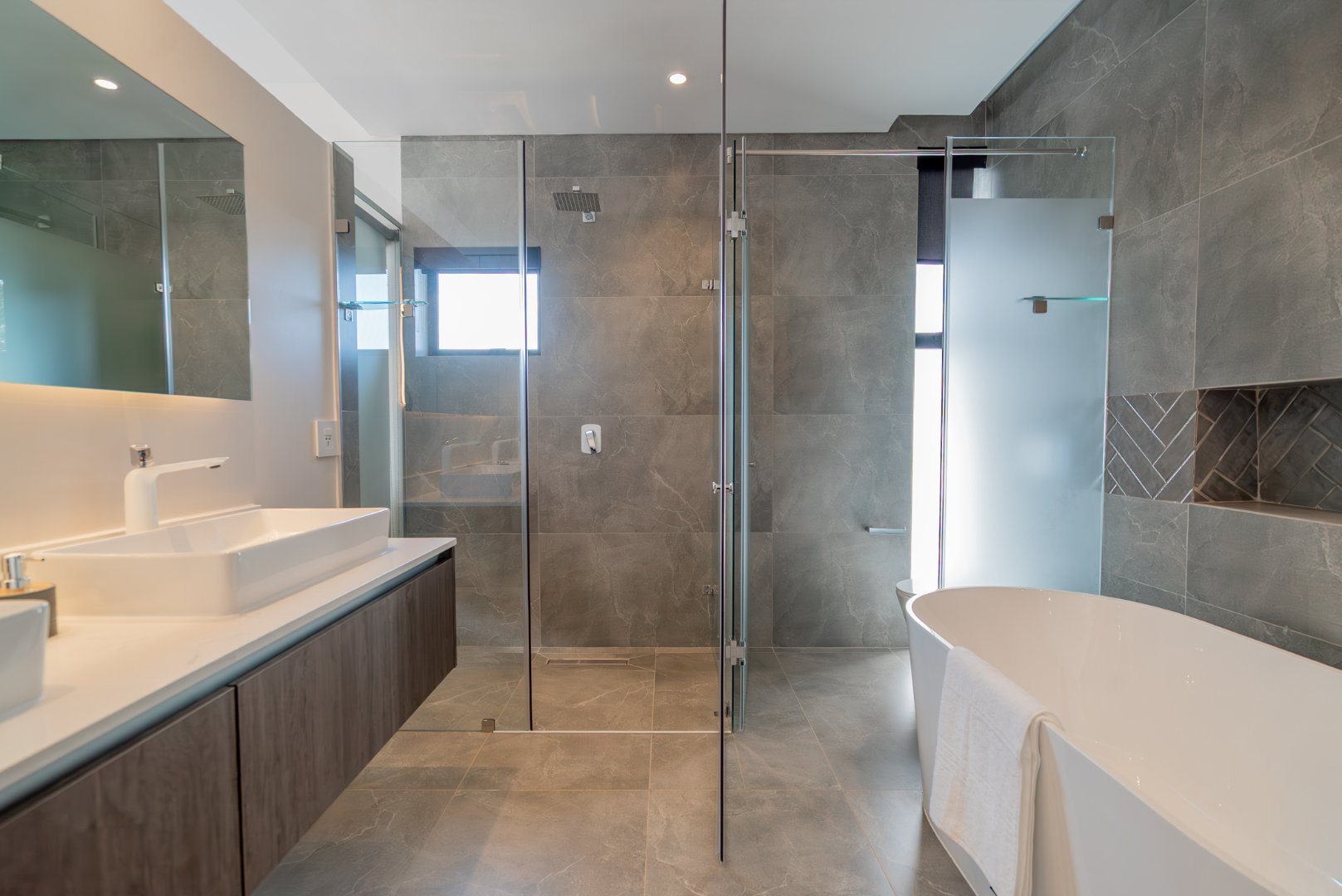 Fully Furnished Brand-new 3-Bed Luxury Rental