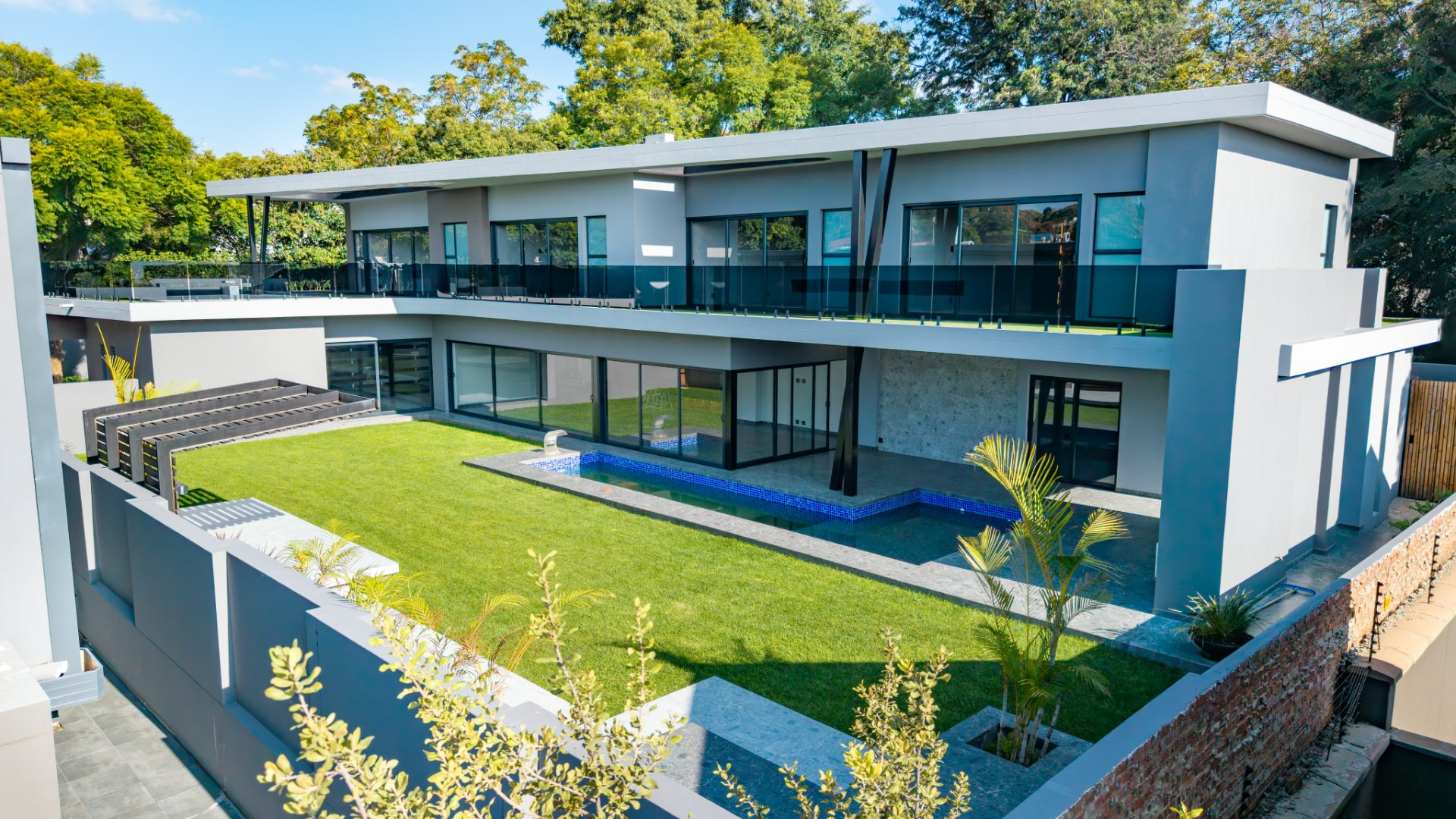 Choose Your Finishes: 670 m² Villa Behind a Double Boom in Sandhurst