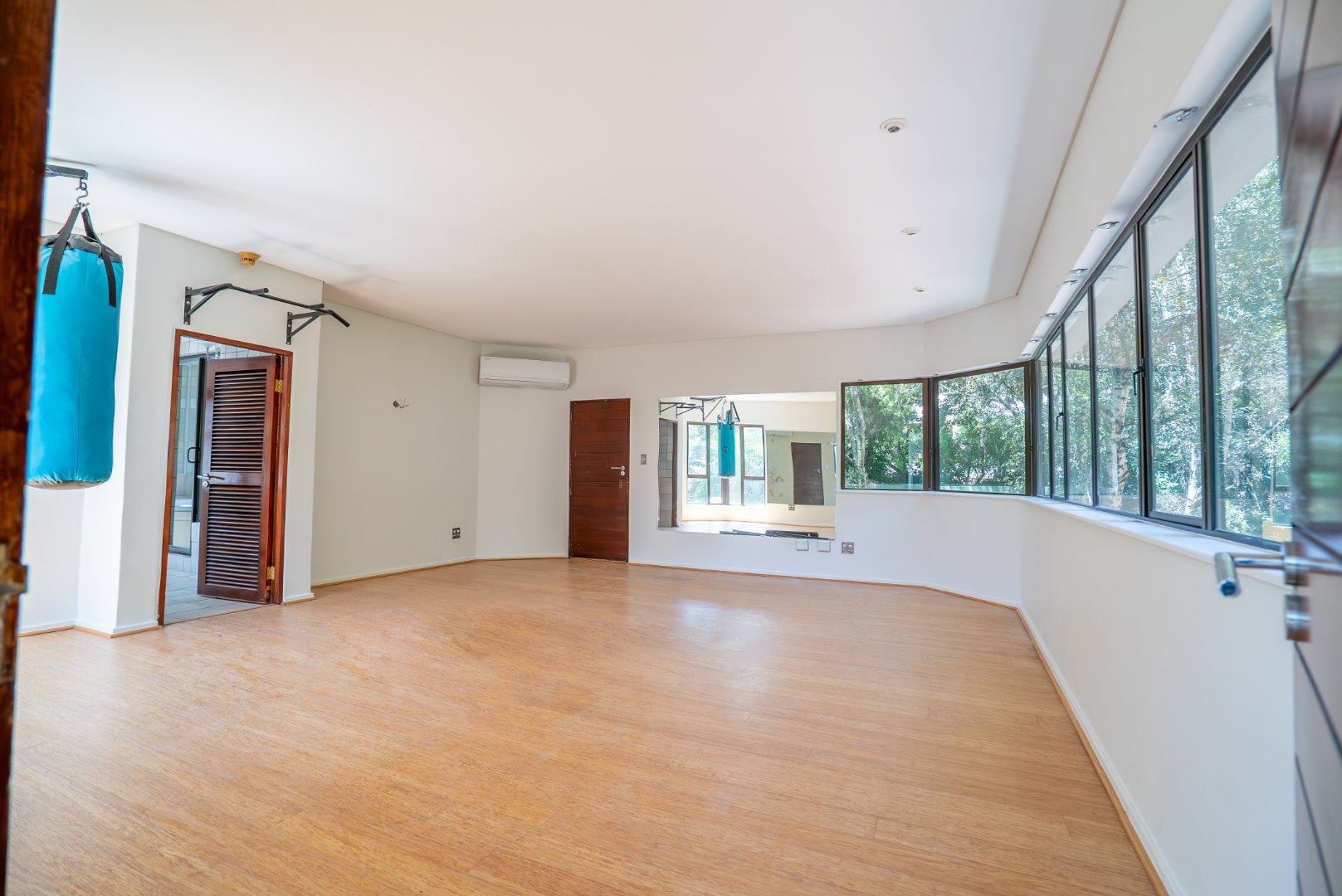 Grand Inanda Residence with Exceptional Bones – 1,003m² Under Roof on 1,859m² Stand