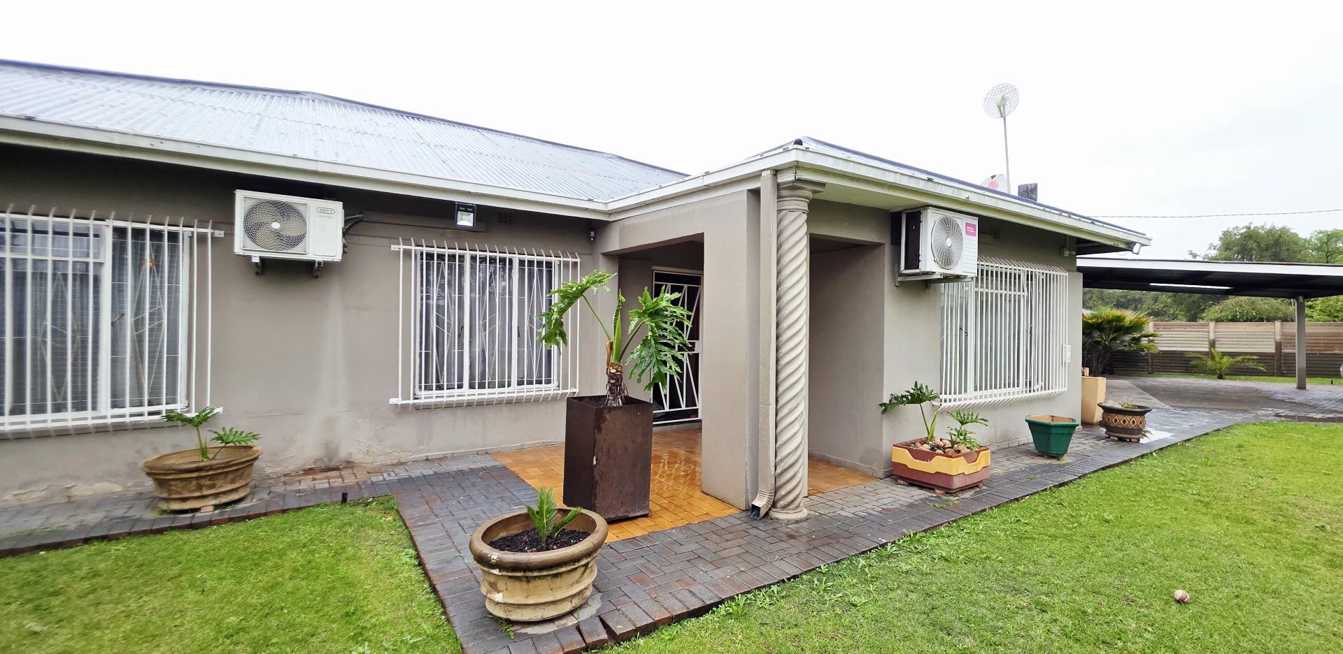 Family Home with Pool, Garden & Borehole.