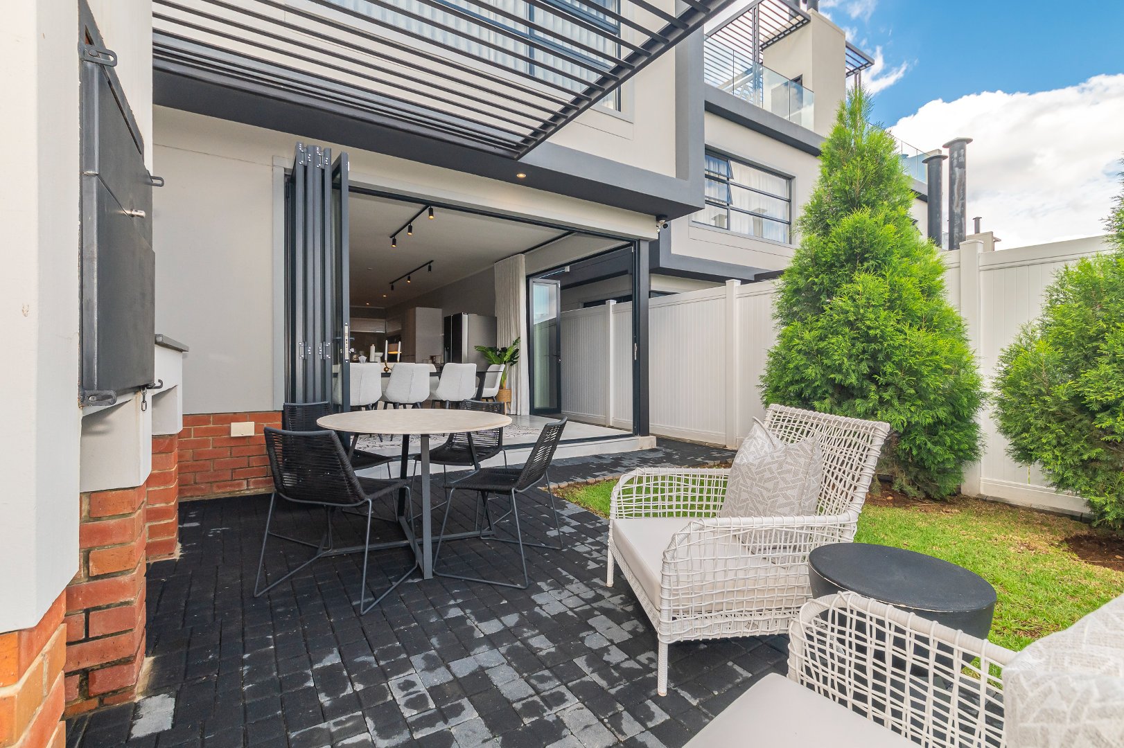 Executive Townhouse with View of Sandton Skyline