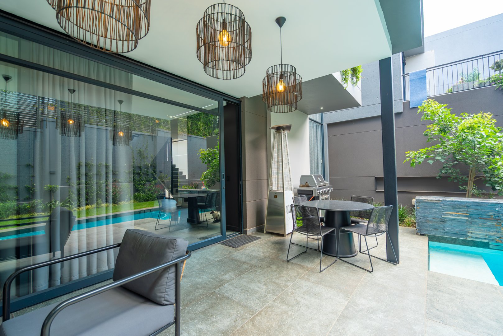Luxury Cluster Living in an Elite Boomed Enclosure