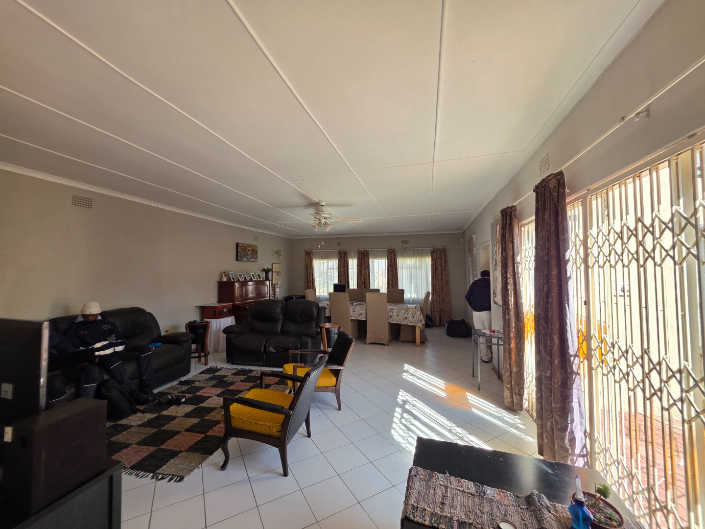 OPEN PLAN LOUNGE/DINER IN MAIN HOUSE