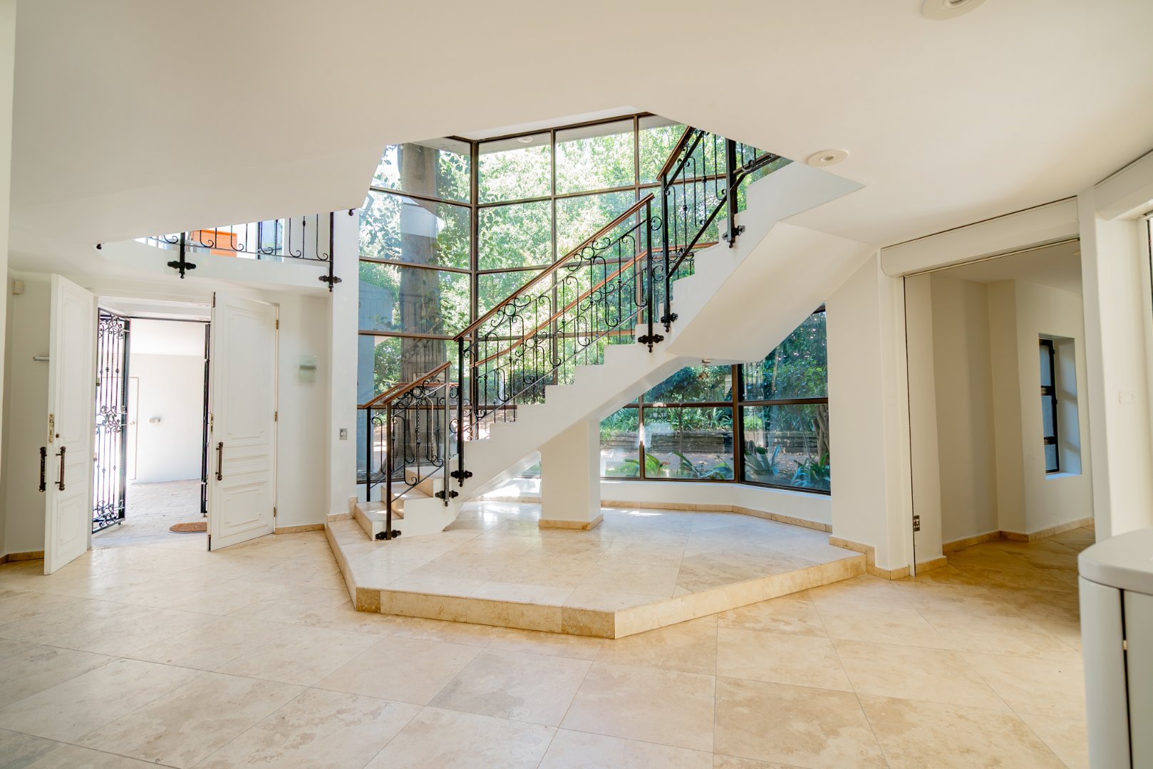 Grand Inanda Residence with Exceptional Bones – 1,003m² Under Roof on 1,859m² Stand