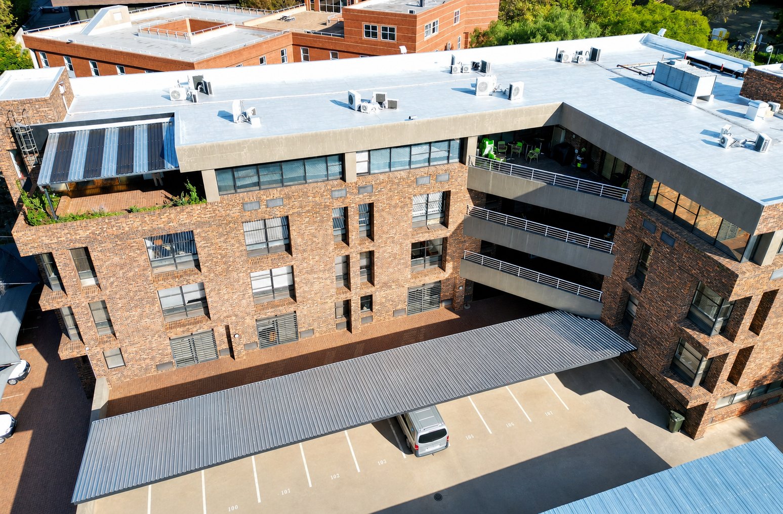 919 m² First Floor Office To Let at 26 Wellington Road | Parktown | Premium Large-Format Workspace photo 2