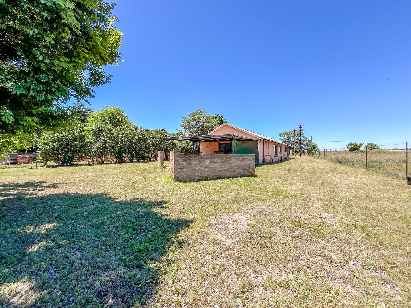Spacious Family Home with Solar Power and Borehole