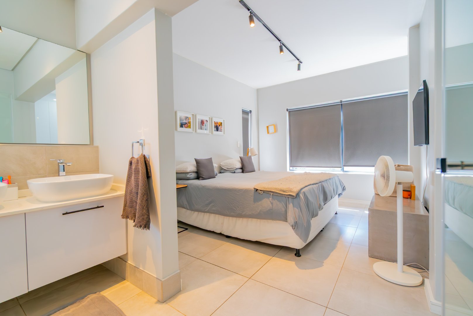 2-Bedroom Duplex with Private Roof Terrace