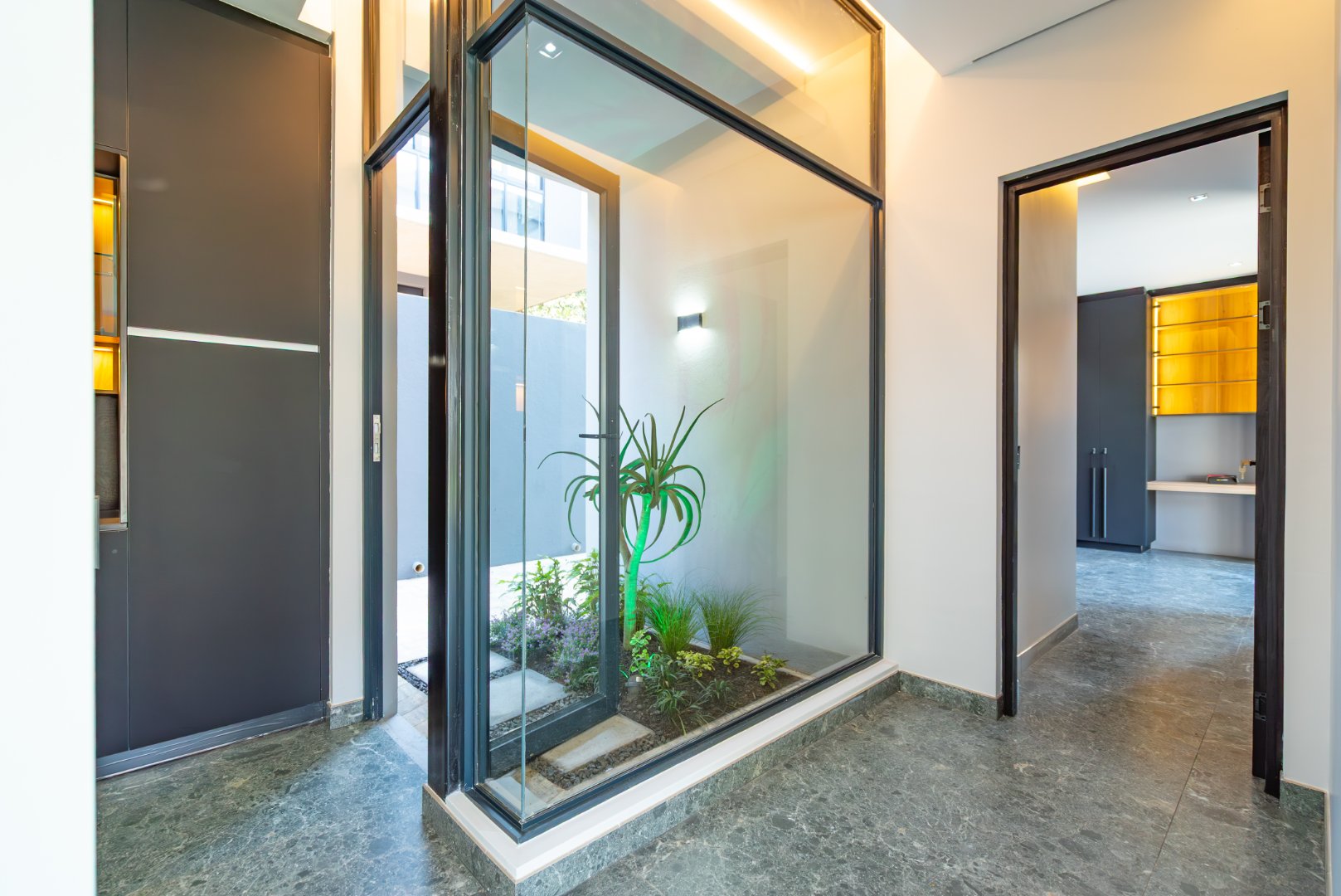 Ultra Exclusive Hyde Park Cluster Living Move In Ready Luxury Residence