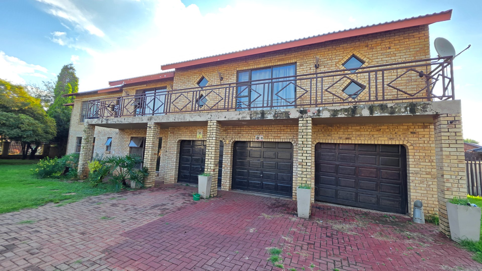 Spacious 7 Bedroom Family Home in Golf Park.