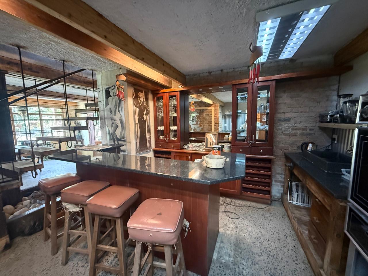 BAR CONNECTED TO OFFICES ON GROUND FLOOR