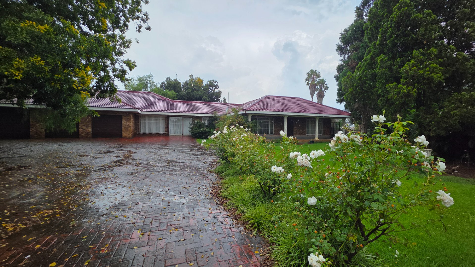 Spacious Family Home with Flatlet, Pool and Ample Parking.