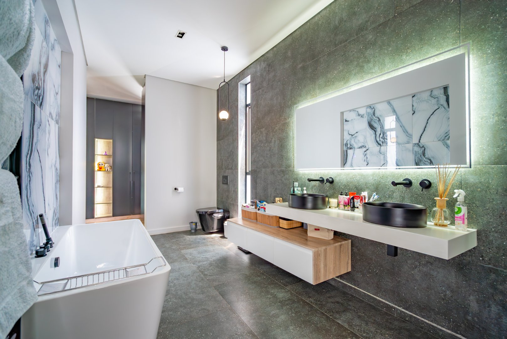 Luxury Cluster Living in an Elite Boomed Enclosure