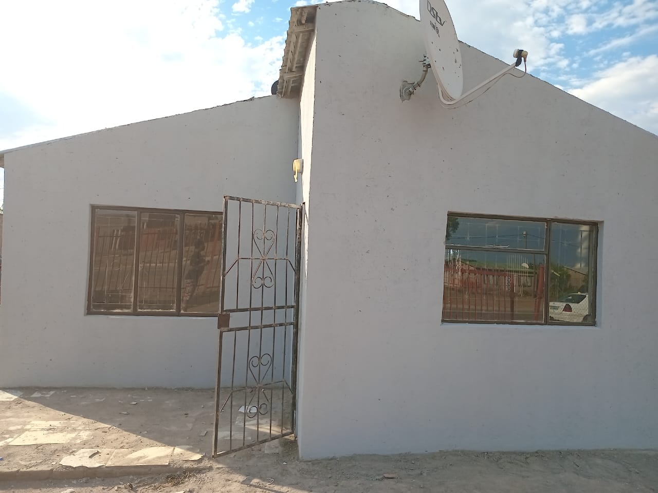 Renovated 2-Bedroom Home with Open-Plan Living in Bloemside Phase 5