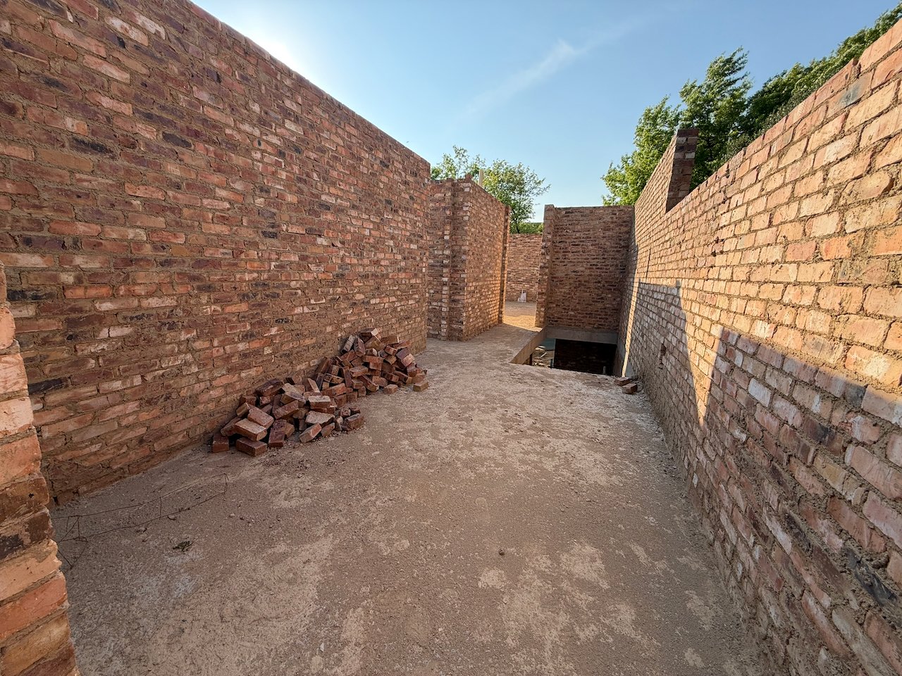 Choose Your Finishes: 670 m² Villa Behind a Double Boom in Sandhurst