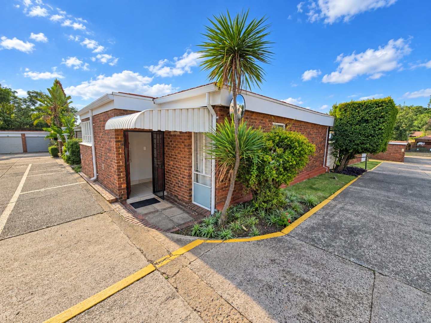 Exceptional Lock-Up-and-Go, In The Heart Of Lynnwood!