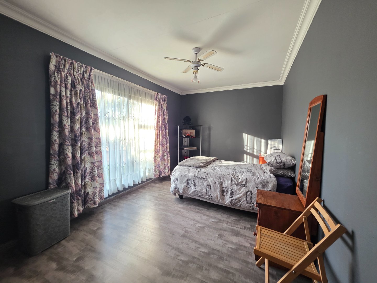 BEDROOM 2