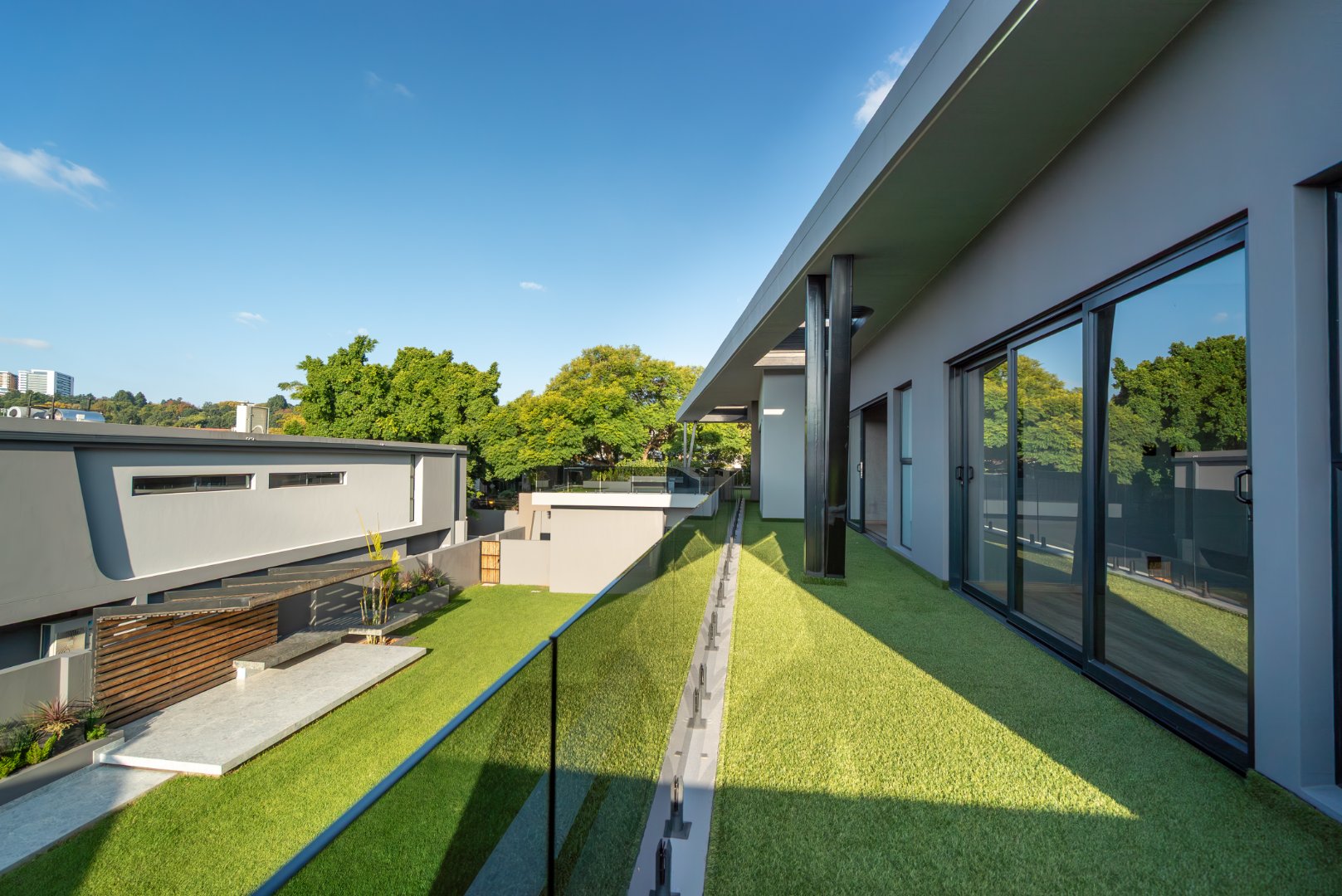 Ultra Exclusive Hyde Park Cluster Living Move In Ready Luxury Residence