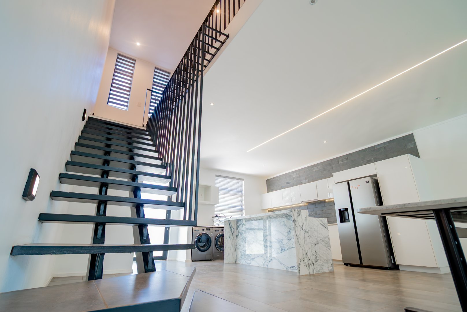 Modern 3 Bed Hyde Park Townhouse with Solar, PJ Lounge & Double Garage