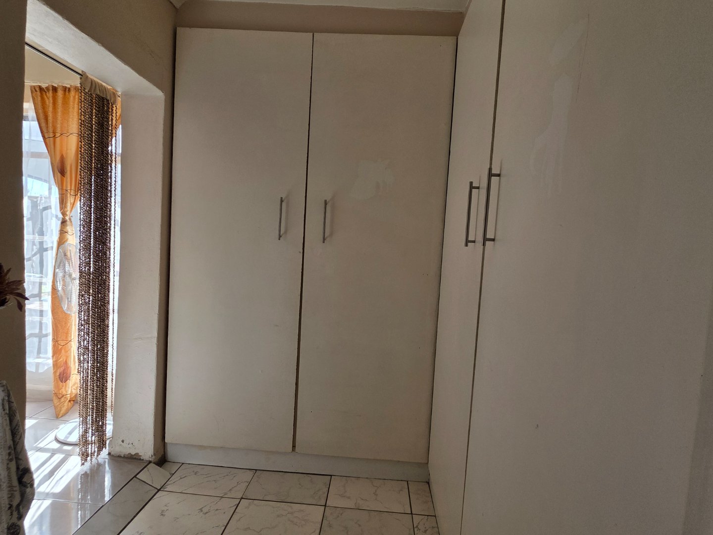 WALK IN CUPBOARD FLAT 2