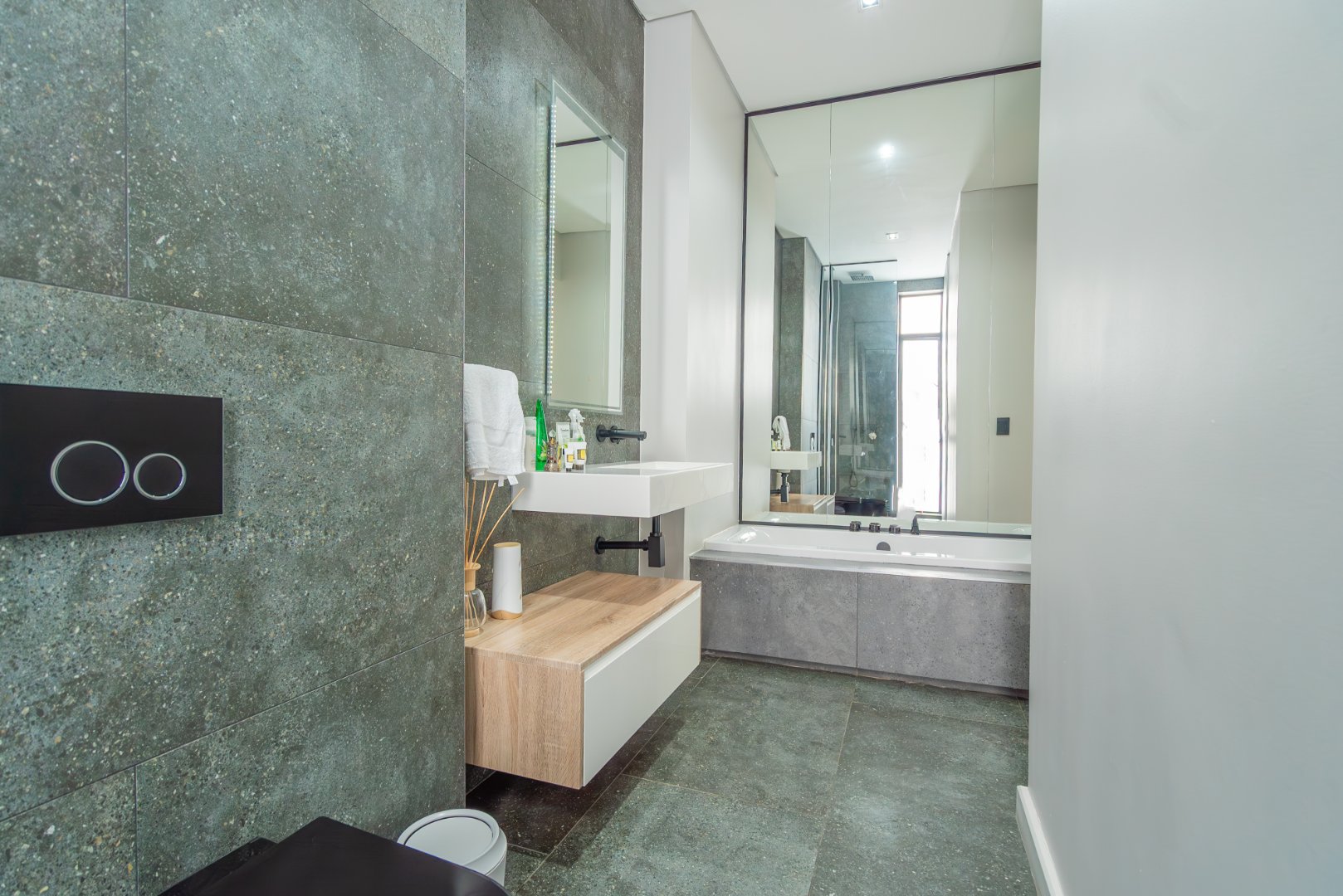 Luxury Cluster Living in an Elite Boomed Enclosure