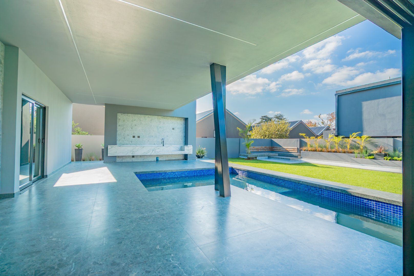 Choose Your Finishes: 670 m² Villa Behind a Double Boom in Sandhurst