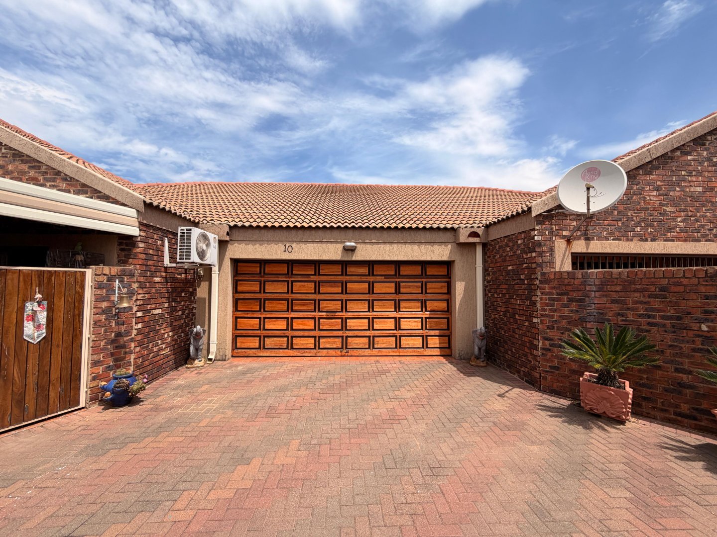 Comfortable Retirement Living with Space, Security and Convenience