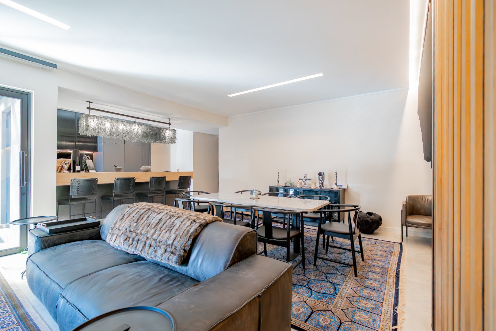 Ultra-Luxury 3 Bed Duplex Villa in Hyde Park | Pool, Staff Suite & Backup Power