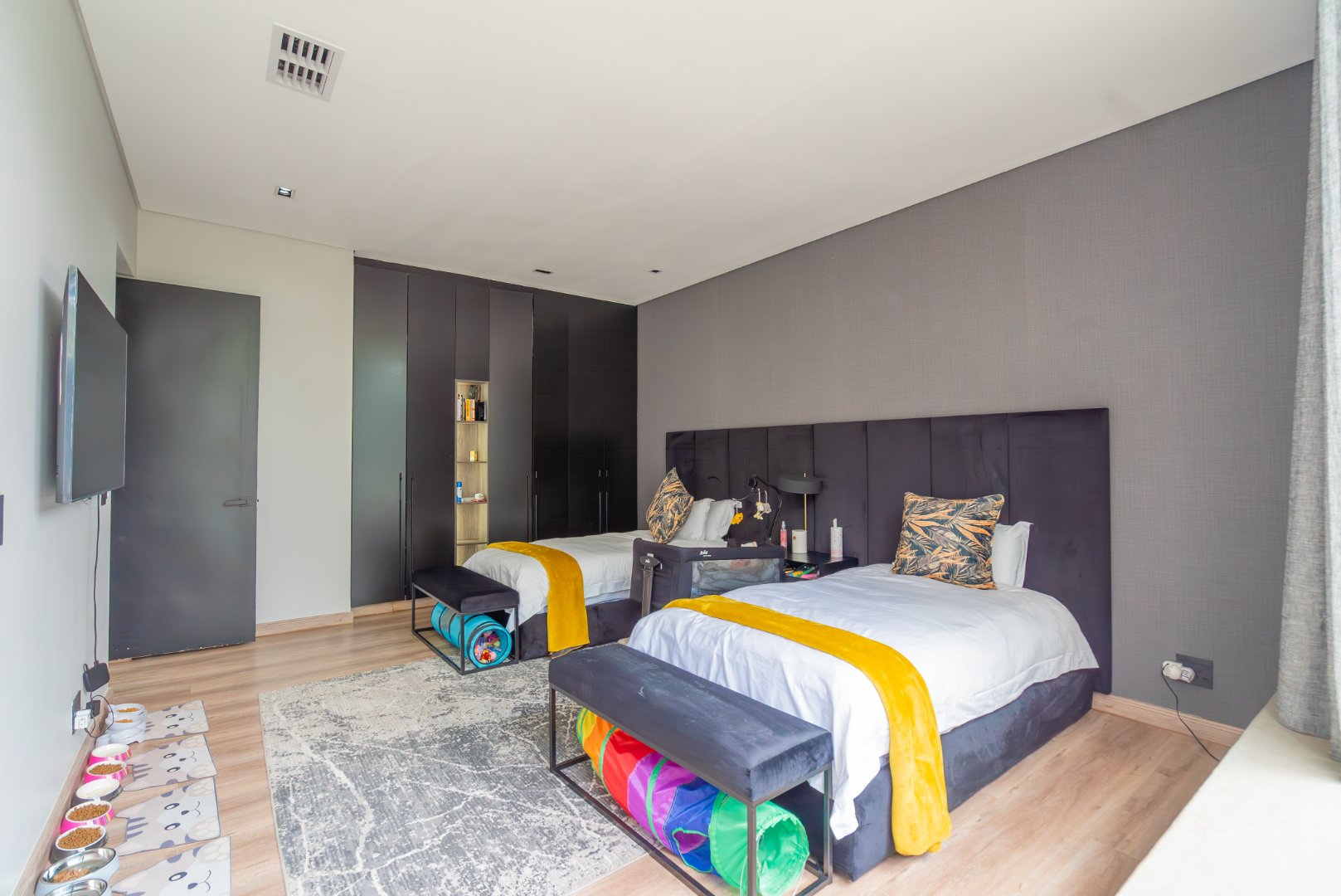 Luxury Cluster Living in an Elite Boomed Enclosure
