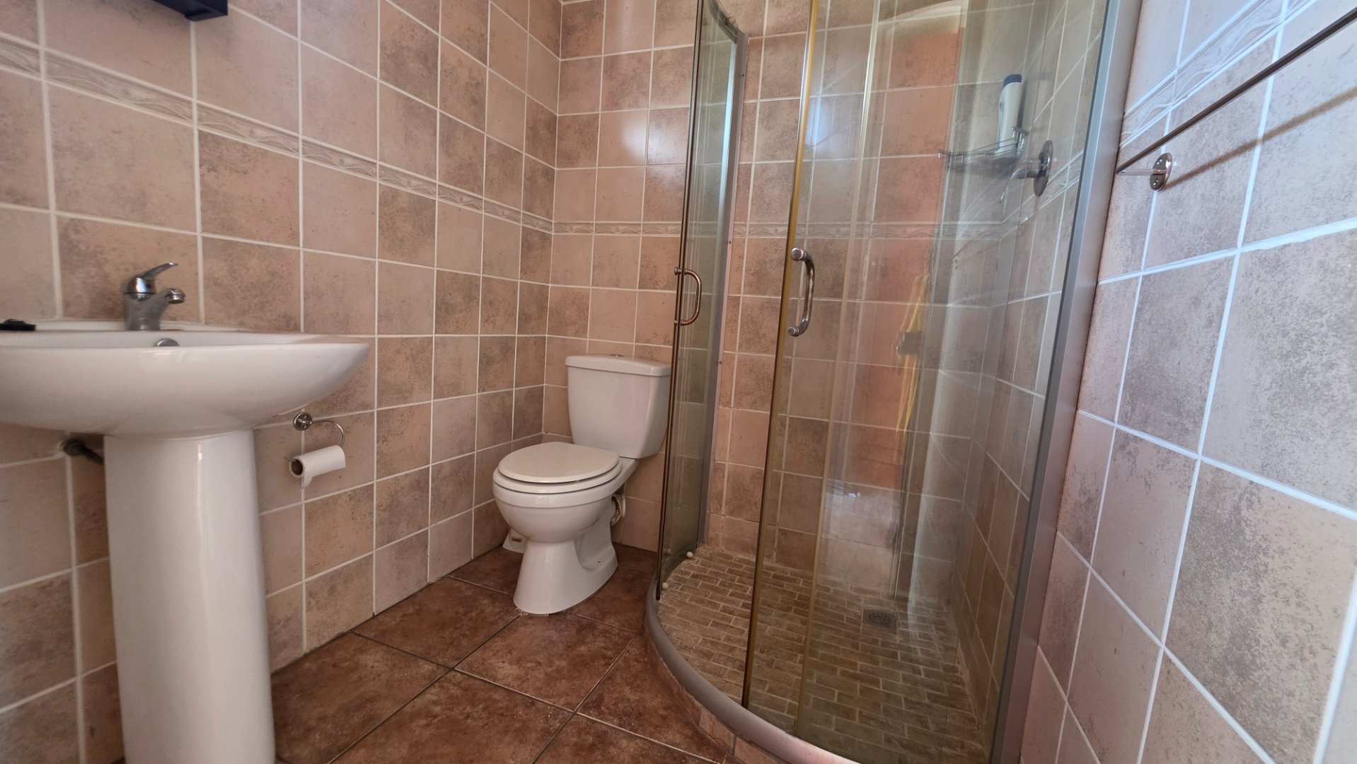 BATHROOM IN BACHELORS