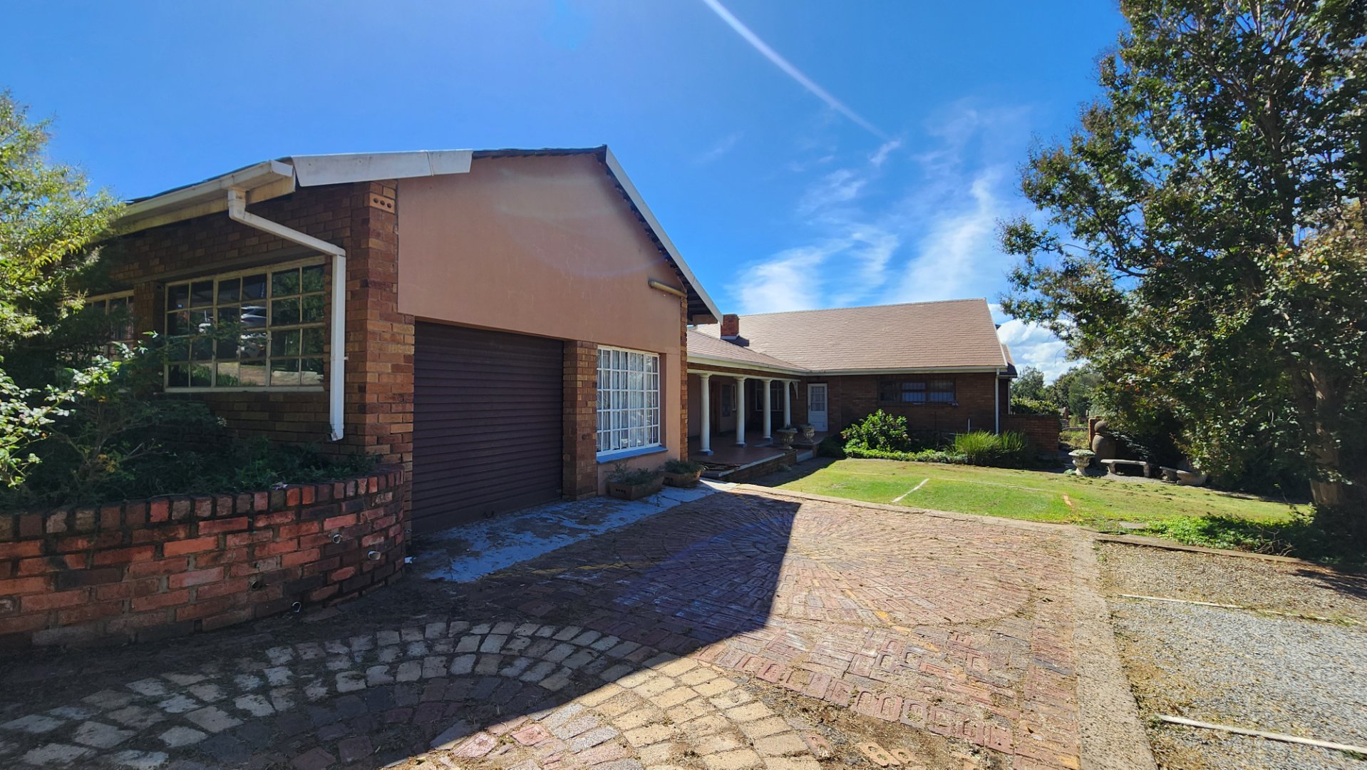 GAGARAGES OF MAIN DWELLING