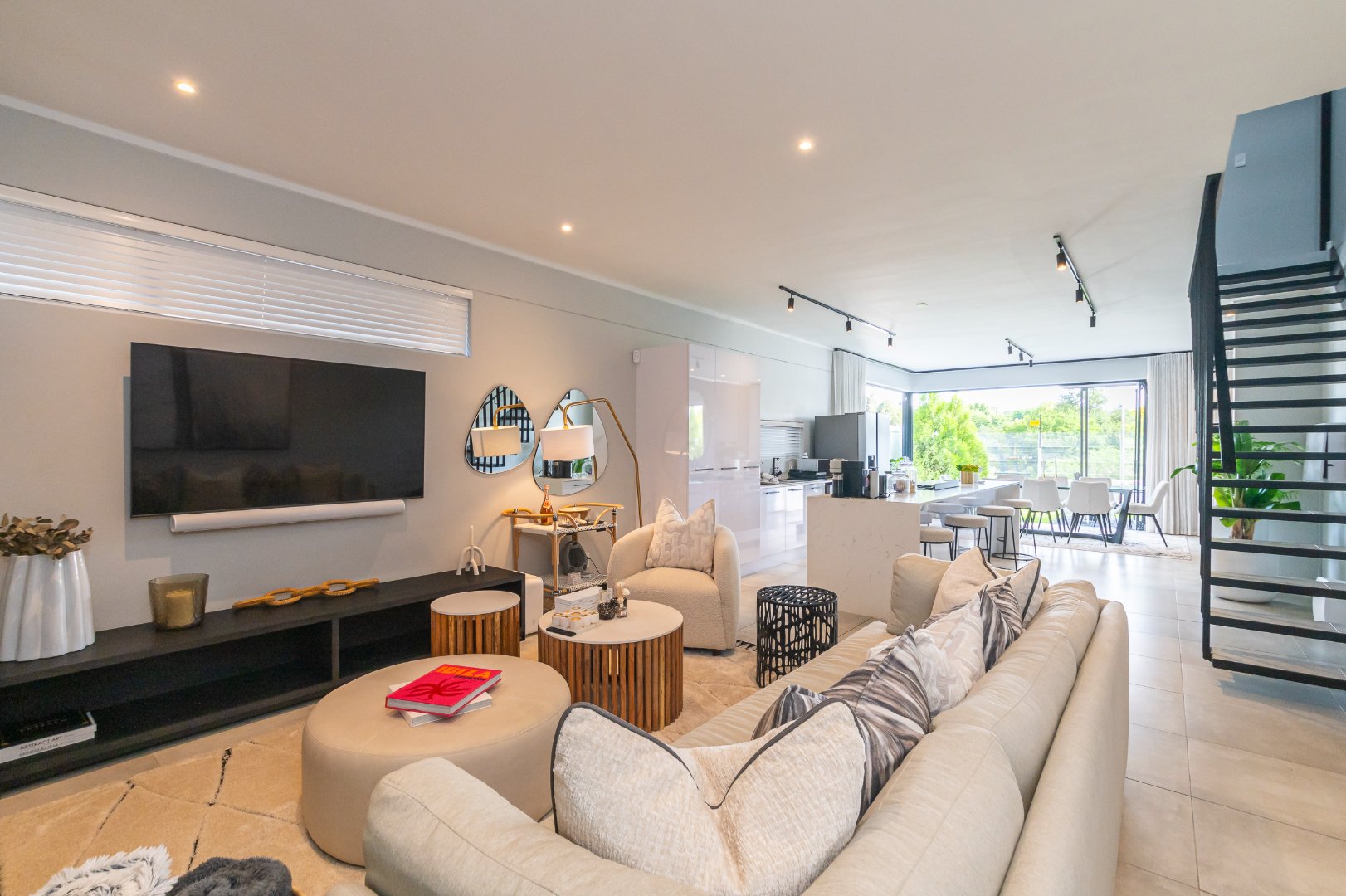 Executive Townhouse with Roof Terrace and Sandton View