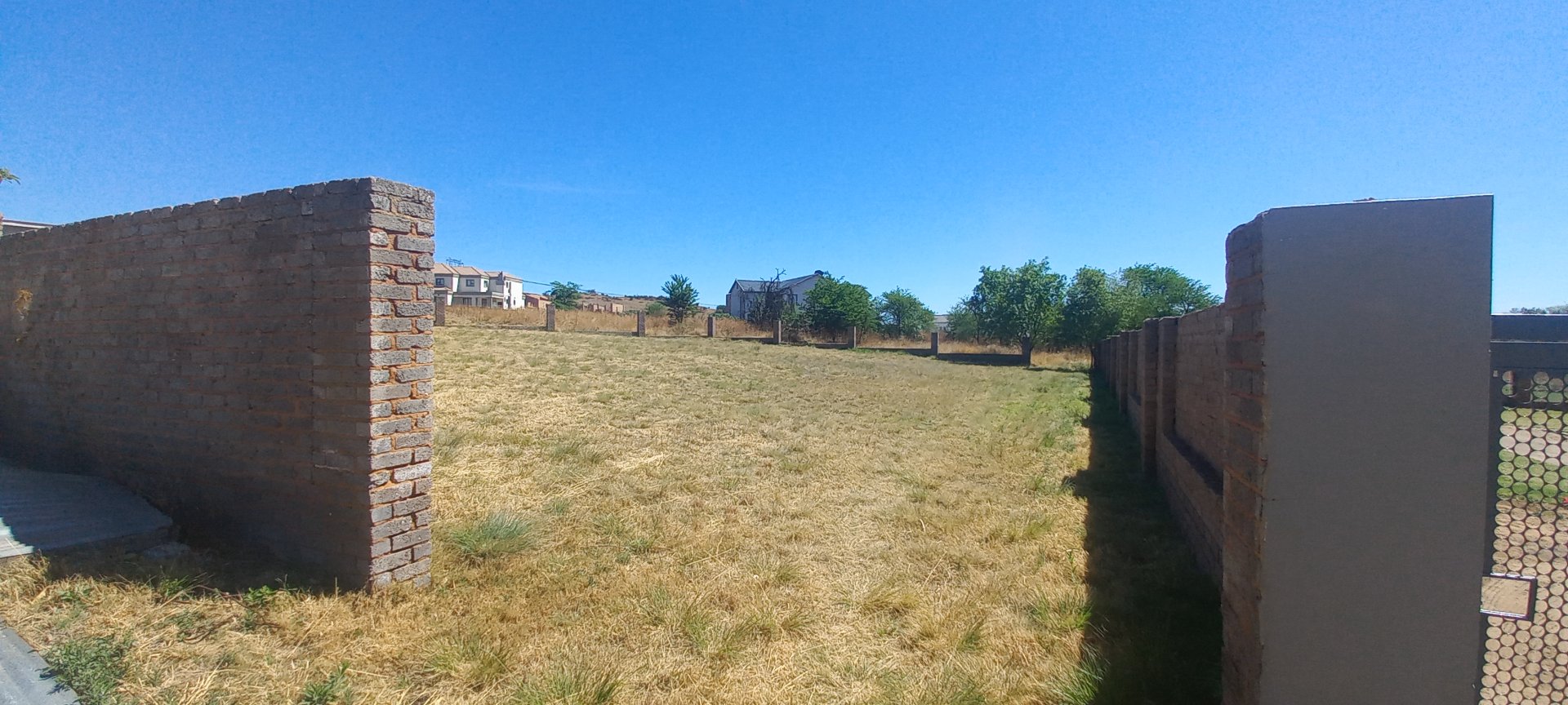 Vacant Stand For Sale In Berg En dal