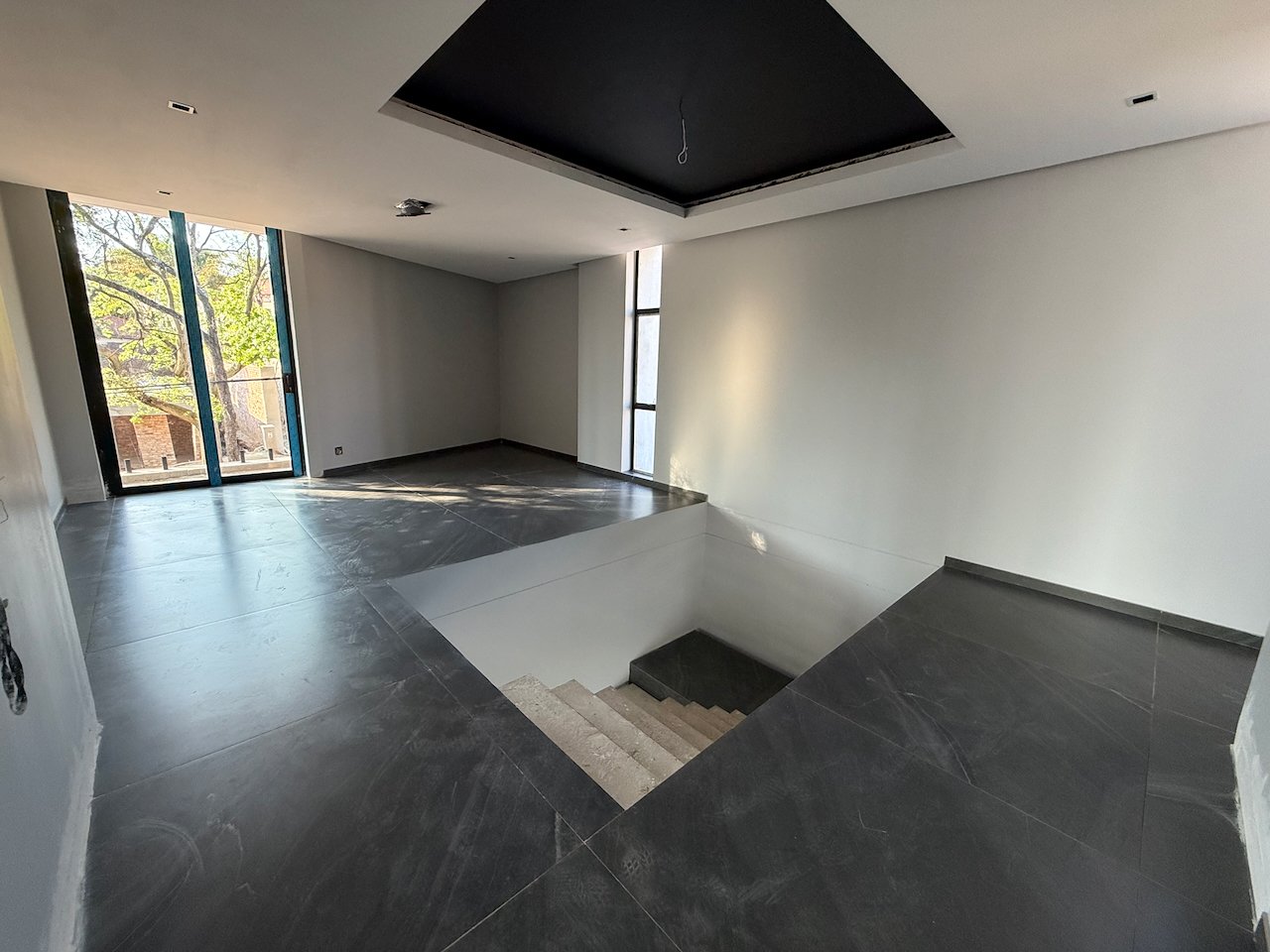 Move In for Christmas: 760 m² Villa Behind a Double Boom in Sandhurst