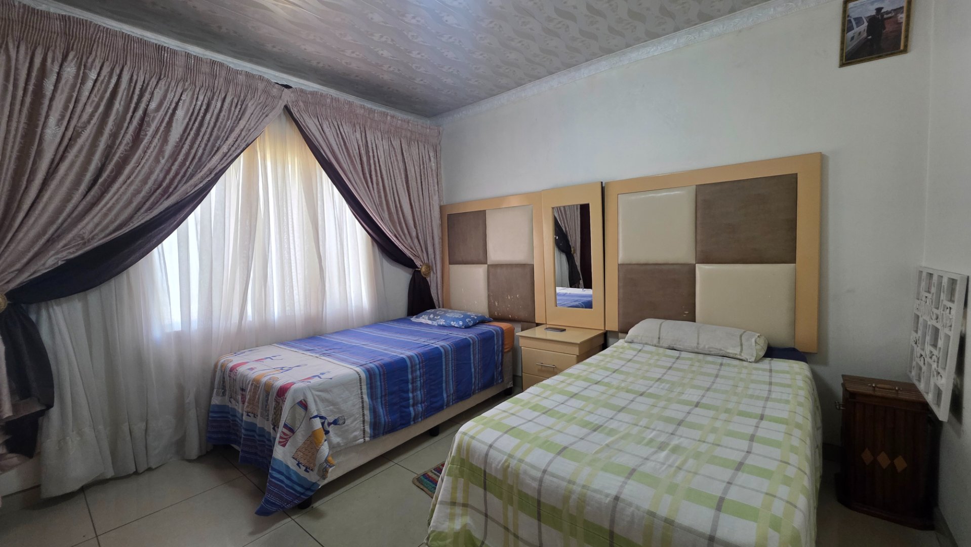 BEDROOM 2