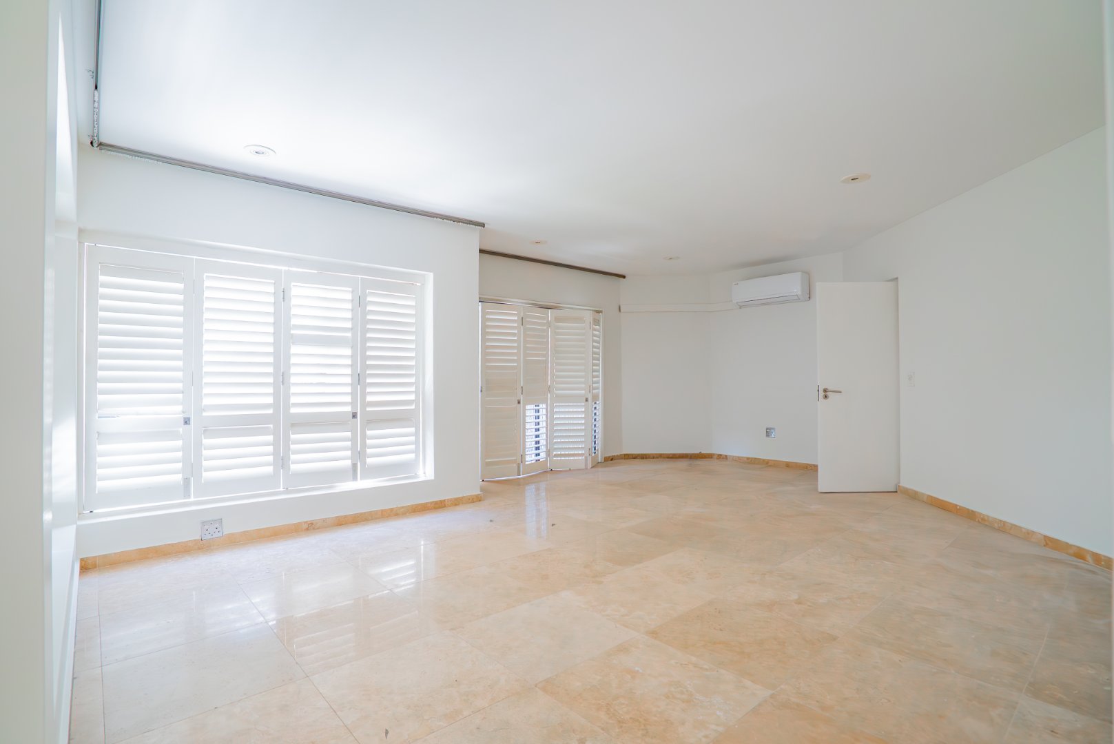 Grand Inanda Residence with Exceptional Bones – 1,003m² Under Roof on 1,859m² Stand