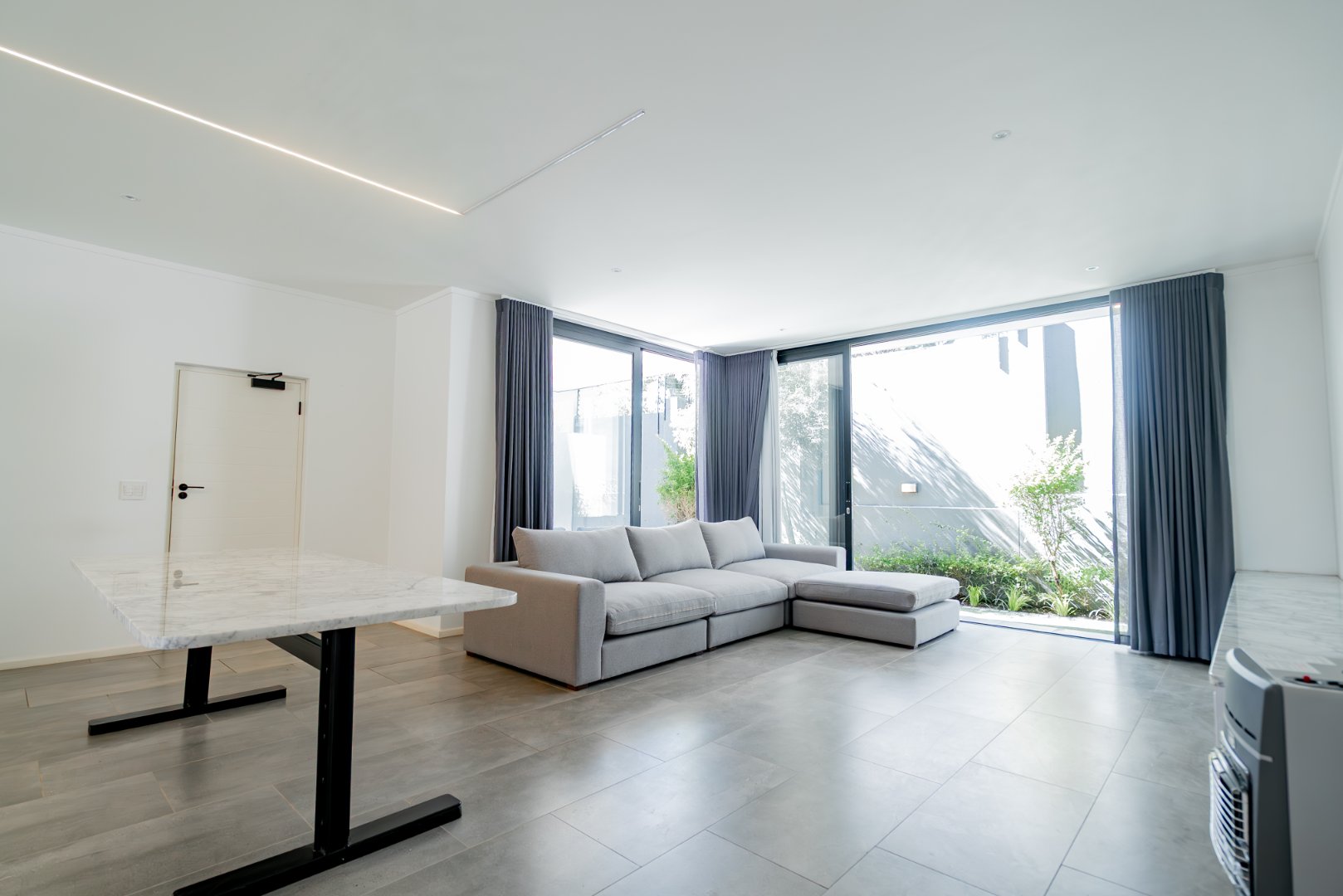 Modern 3 Bed Hyde Park Townhouse with Solar, PJ Lounge & Double Garage