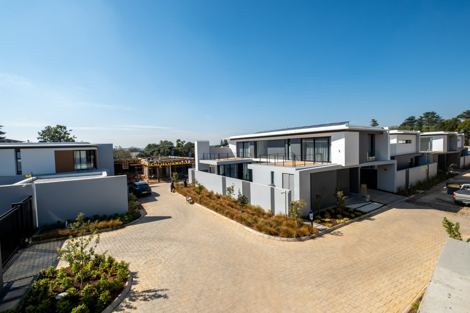 Off-Plan Freehold Luxury in a 24-Hour Boomed Atholl Enclave: Four Final Stands, 12-Month Build