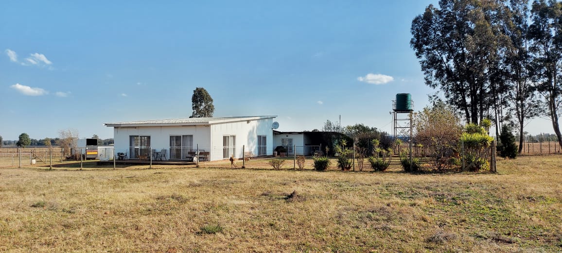 Exceptional 5.9ha Smallholding with 3 Homes, Cottage & Development Potential - Valley Settlements