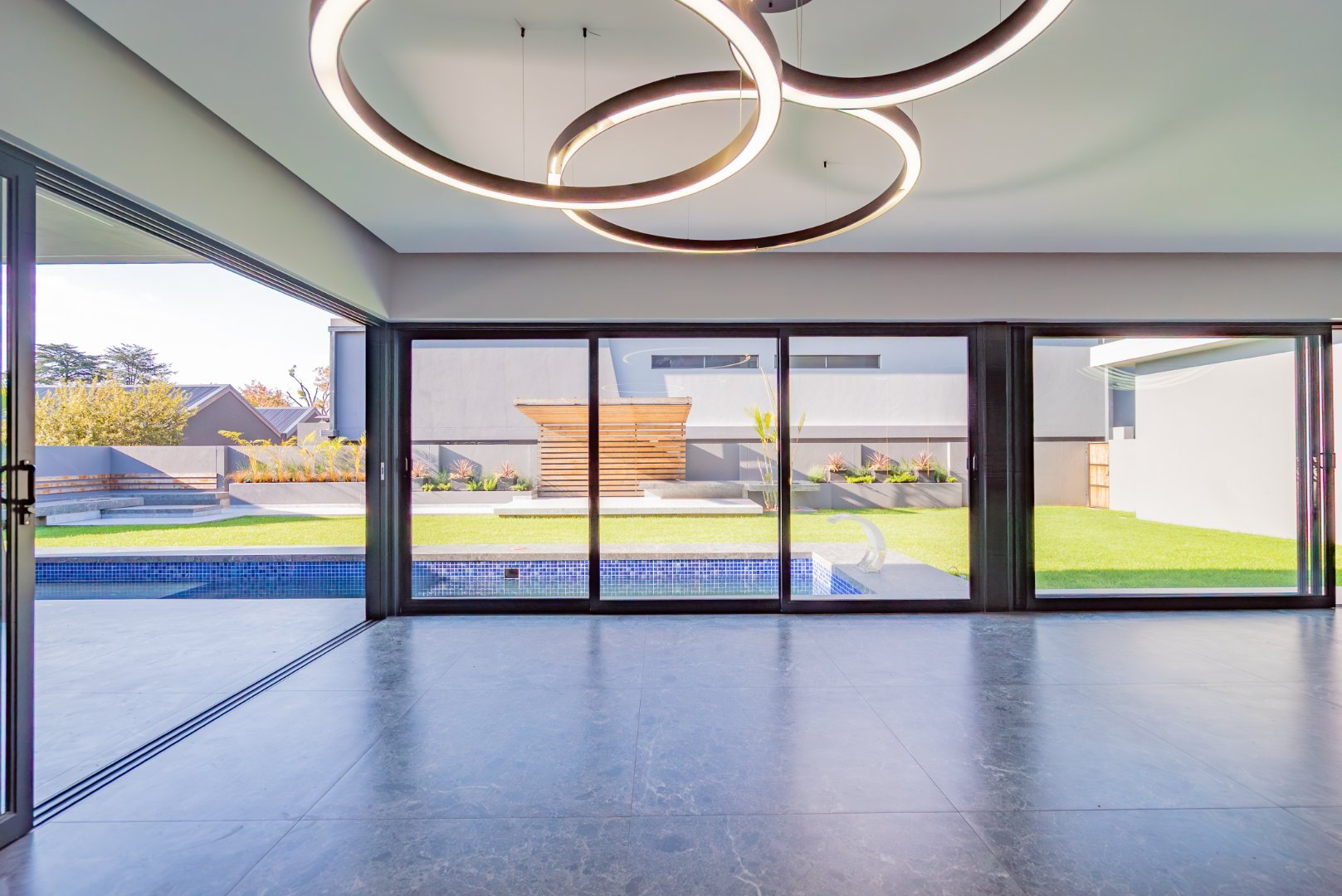 Choose Your Finishes: 670 m² Villa Behind a Double Boom in Sandhurst